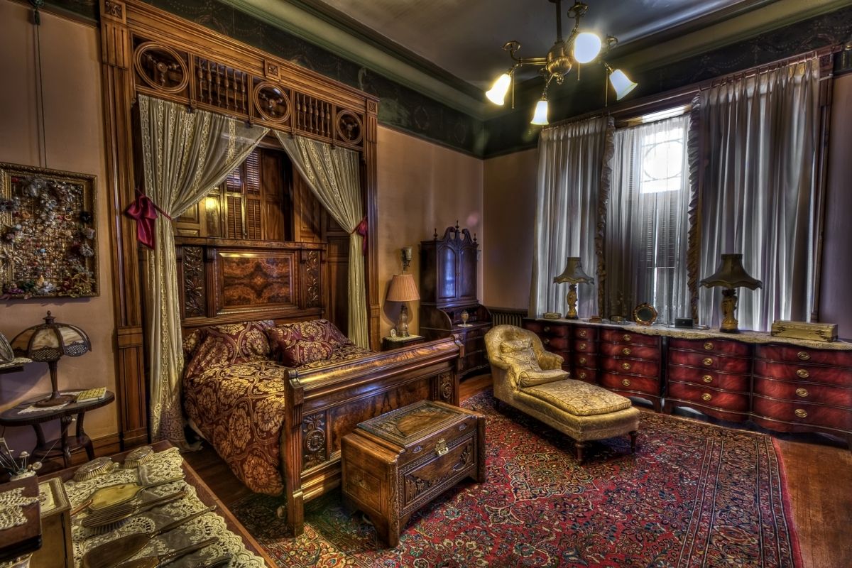 museums-near-bozeman-montanta-copper-king-mansion-penrose-luxury-apartments